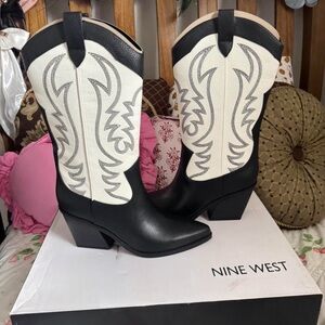 NIB Nine West Black and Cream Heeled Boots